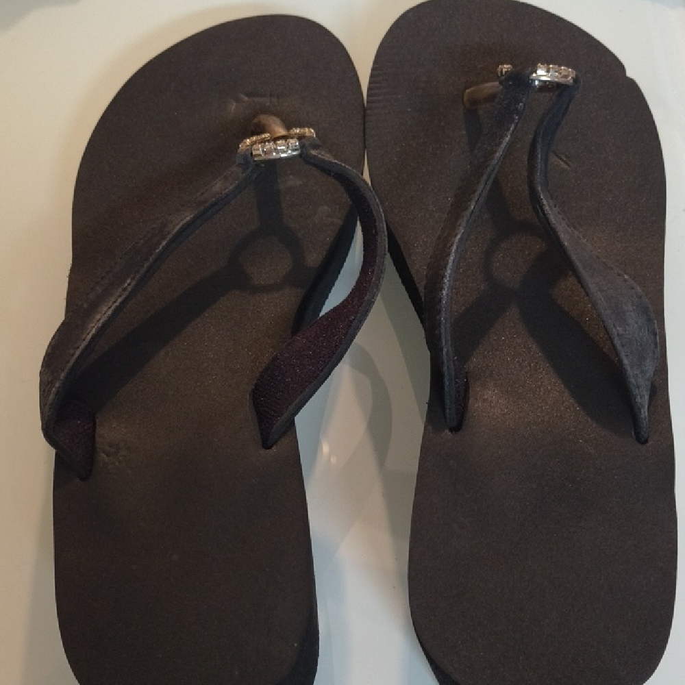 Elegant Black Flip-Flops with Rhinestone Accent 9/10